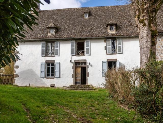 Maison ancienne 6 pièces sur parcelle de 1,2 hectares