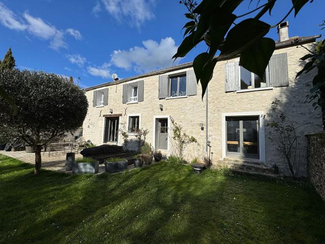 Maison ancienne Crespieres 8 pièce s 270 m2, plus de 326 m2 de surface Utile