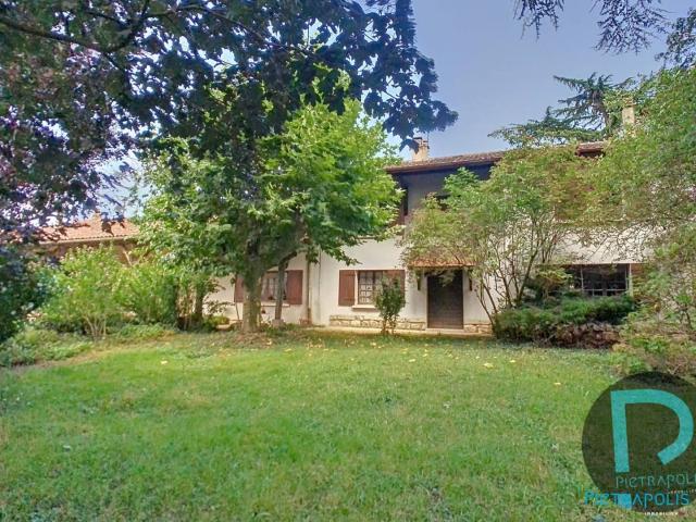 Maison ancienne 6 pièces + dépdendances à 01400 CONDEISSIAT