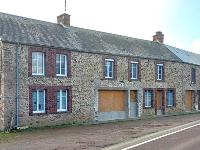 Maison ancienne à finir de restaurer à la sortie de PERIERS