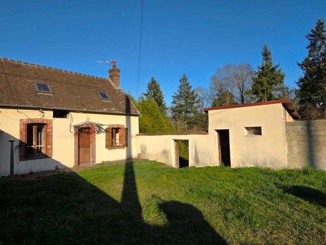 Maison ancienne à rénover avec grand jardin et potentiel !