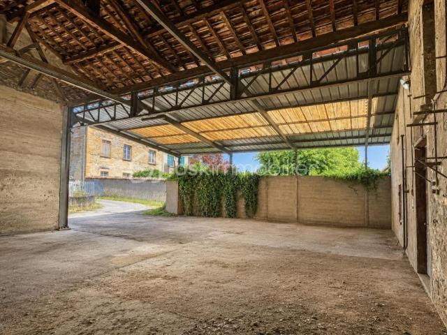 Maison ancienne à réhabiliter – Un projet de vie au cœur de Saint Didier de Formans