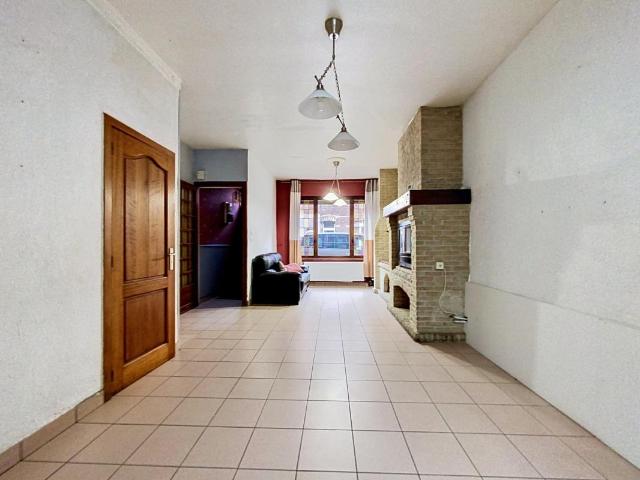 Maison ancienne avec cour, 3 chambres + bureau