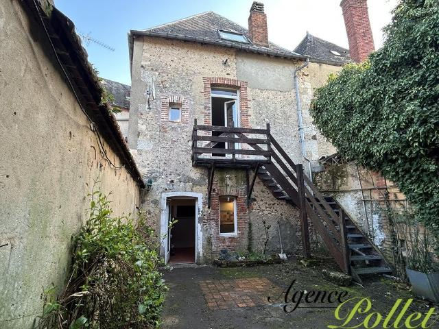 Maison ancienne avec courette, atelier, cave 138m² Aubigny sur Nère