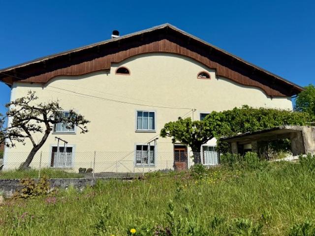 Maison ancienne avec de nombreuses annexes sur un terrain de 20 ares