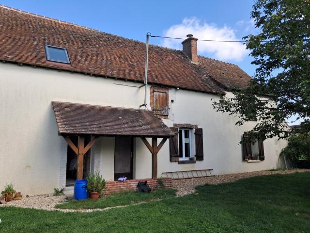 Maison ancienne avec dépendance, terrain 23 647 m²