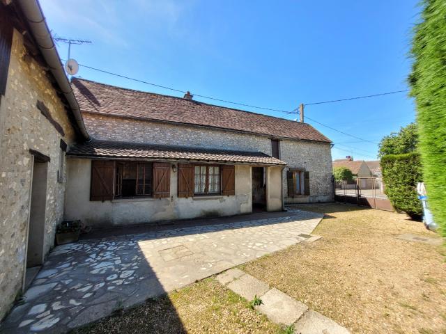 MAISON ANCIENNE AVEC GRANGE AUNEAU 5 MIN