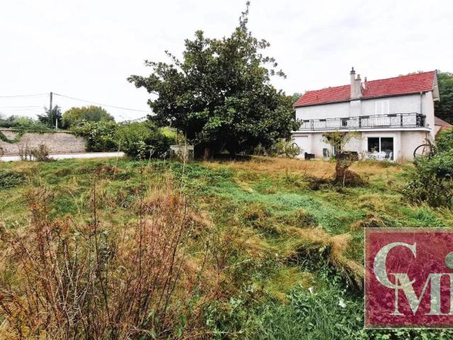 Maison ancienne avec grand terrain !