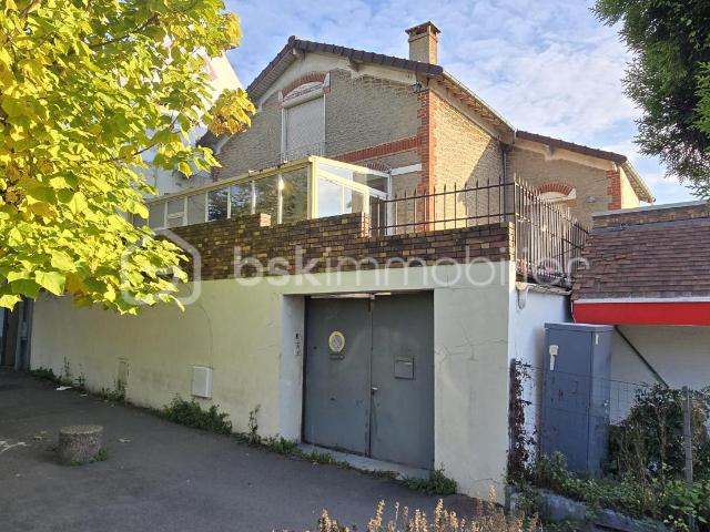 Maison ancienne avec grand local