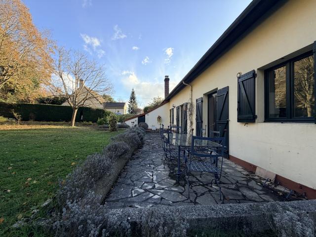 MAISON ANCIENNE AVEC JARDIN