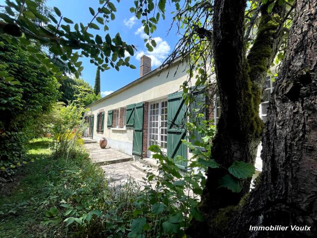 Maison ancienne avec jardin et grange