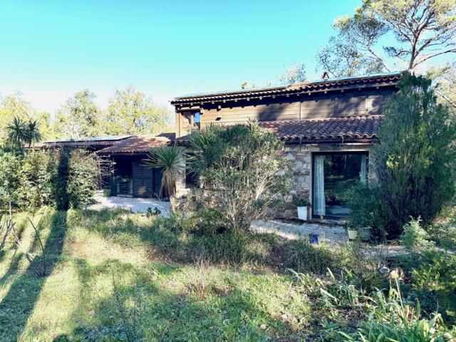 Maison ancienne avec potentiel Terrain plat XXL et dépenda