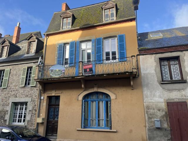 Maison ancienne bourg de Pionsat