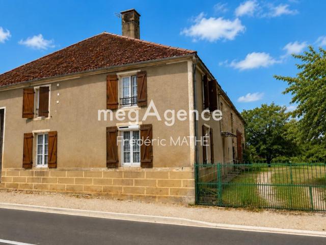 Maison ancienne + granges + hangar: fort potentiel sur 2 174 m²