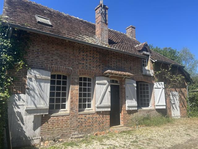 Maison ancienne, grenier aménageable, jardin arboré, garage. 68m² Aubigny sur Nère