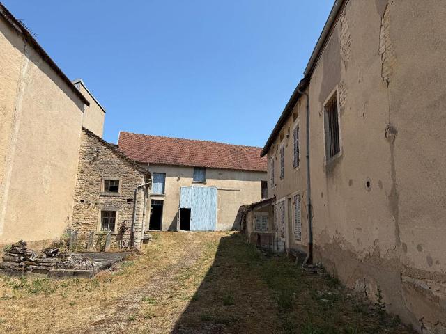 Maison ancienne de 138 m2 avec dépendances