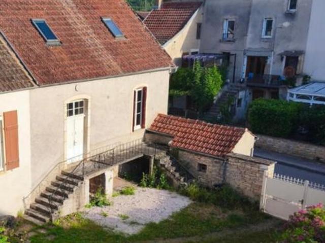 Maison ancienne de 4 pièces 92.11 m2 avec jardin clos