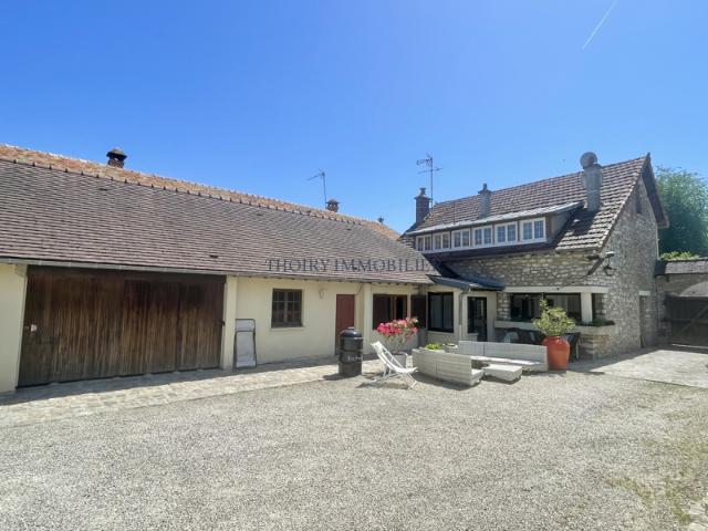 Maison ancienne de 5 pièces sur 530 m2 avec garages