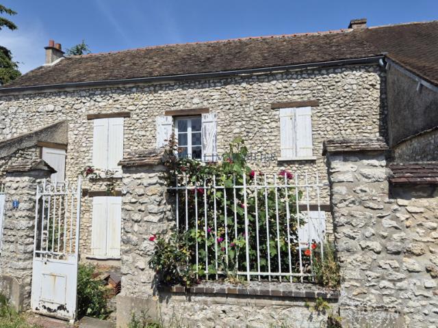 Maison ancienne de charme avec garage double