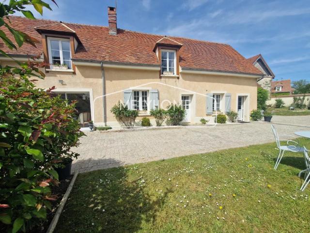 Maison ancienne de charme 166 m² habitables sur 3 300 m² de terr