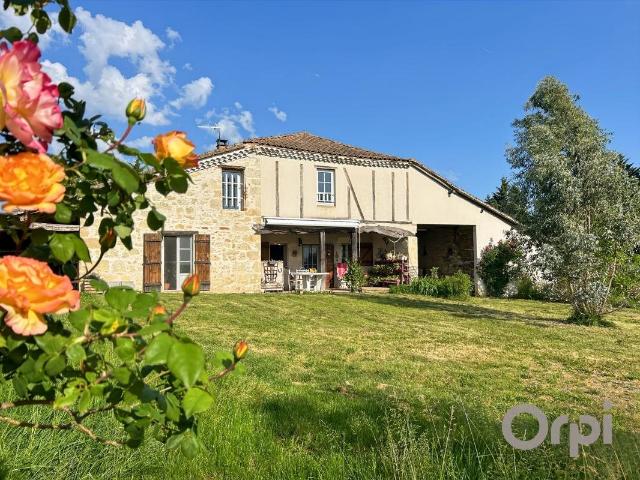 Maison ancienne de plain pied avec grand terrain et fort pot. 102m² Saint Clar