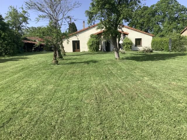 Maison Ancienne De Plain Pied Avec Jardin 114m² Saint Claud