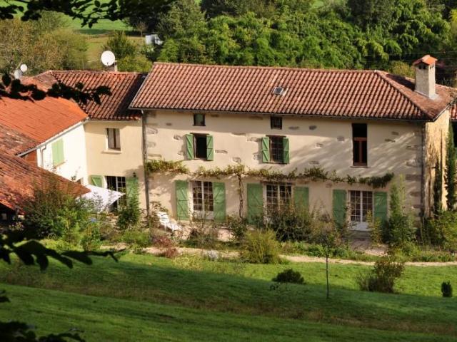 Maison ancienne entièrement rénovée en chambres d'hôtes 250m² Salies du Salat