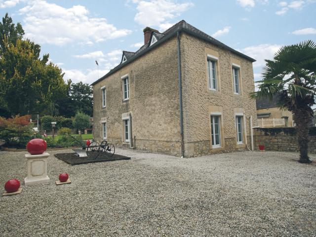 Maison ancienne en coeur de bourg Terrain 1,1 hectare