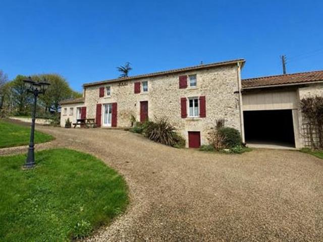 MAISON ANCIENNE EN PIERRES 3 CHAMBRES CADRE VERDOYANT GRANDE DEPENDANCE ATTENANTE 75 M²