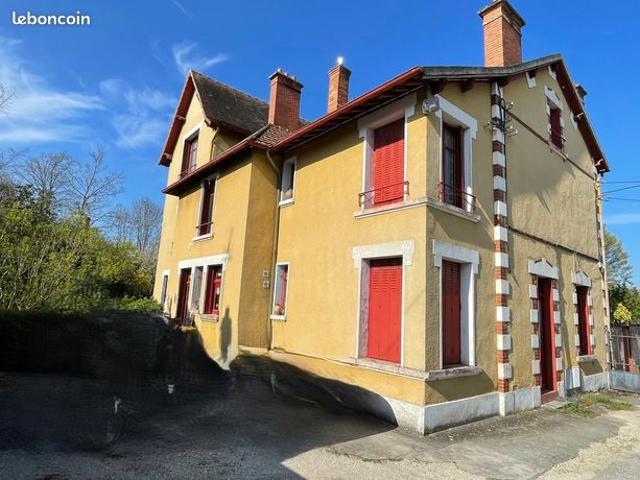 Maison ancienne sur sous sol de 290 m² habitables