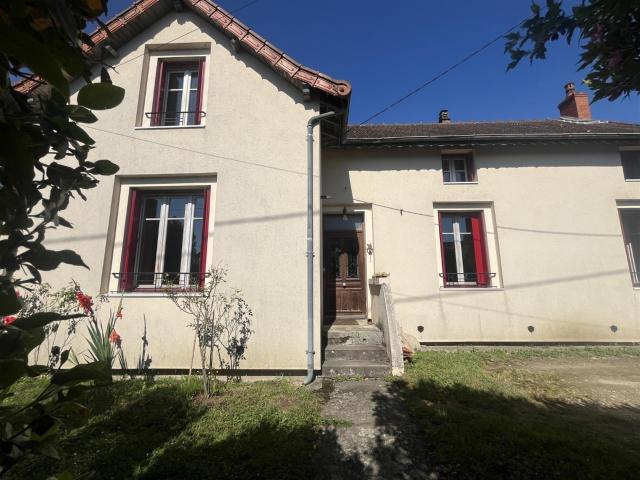 Maison ancienne pleine de charme, proche de toutes commodité. 133m² Cuisery