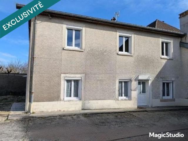 Maison ancienne rénové avec terrain et deux appartements dont un loué à ARC ET SENANS DOUBS