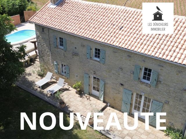 Maison ancienne rénovée avec piscine