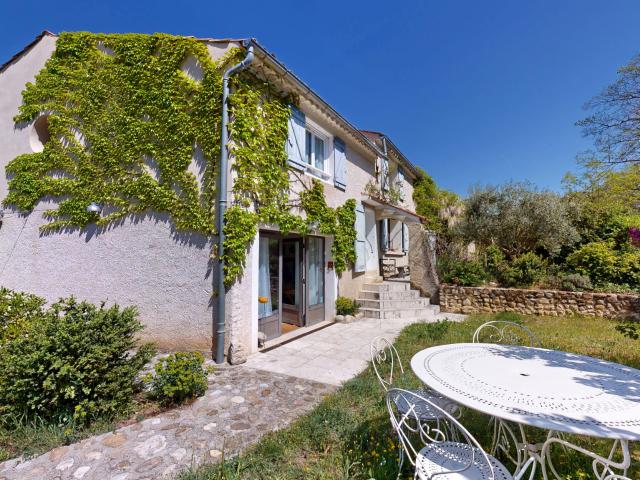 Maison ancienne rénovée avec piscine, chambres d'hôtes, et 1288m2 de parcelle