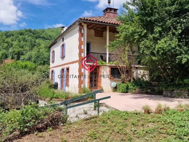 Maison ancienne renovée avec terrain et piscine