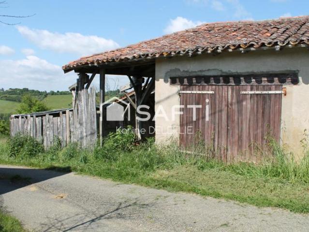 Maison ancienne rénovée sur 6000m2 de terrain.