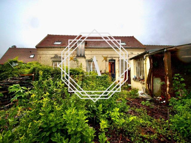 Maison ancienne restaurée de 119m2 avec terrain de 830 m2 proche