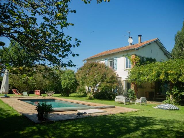 Maison année 30: 5 pieces 138 m² sur parcelle de 2800m² avec piscine
