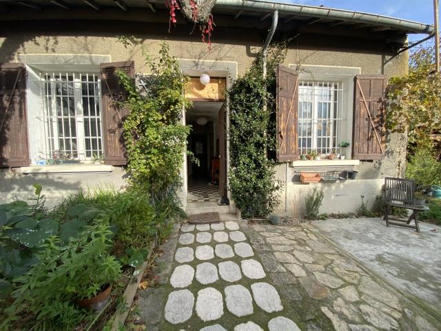 Maison années 30 Avignon Saint Ruf, ambiance village et comm. 88m² Avignon