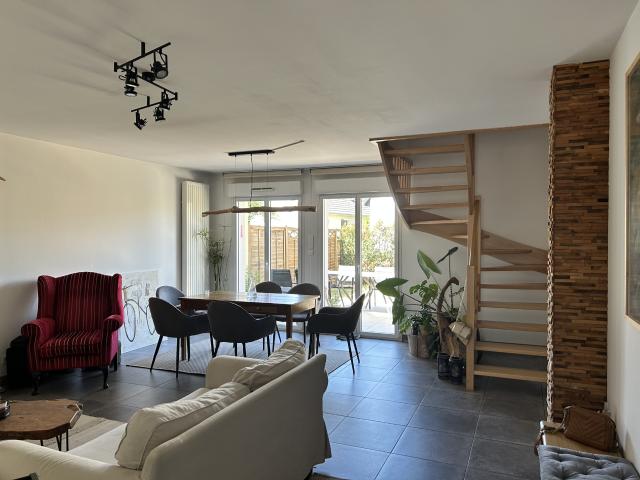 Maison accolée récente 4 pièces 92m2+jardin+terrasse+garage