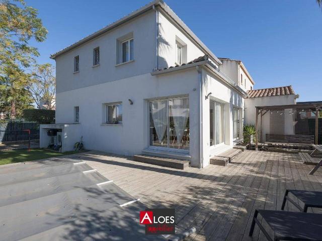 Maison Aigues Mortes 4 pièce avec garage et piscine