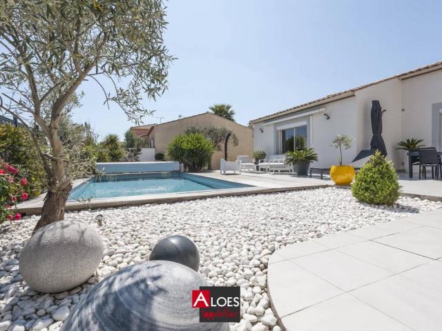 Maison Aigues Mortes de plain pied 4 pièces avec piscine