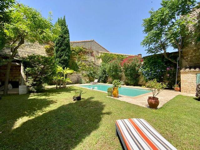 Maison Aimargues 7 pièce s 253 m2