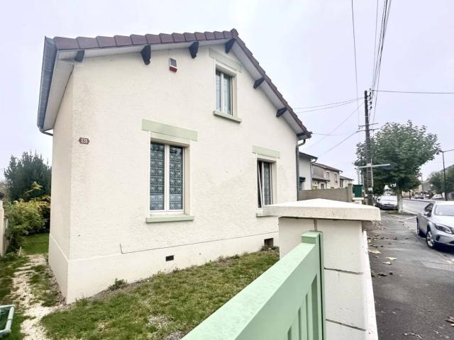 Maison alliant nature et proximité urbaine