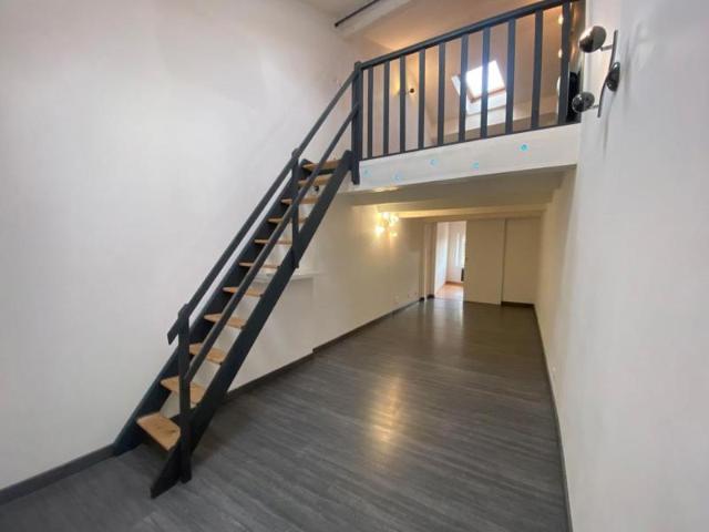 Maison appart atypique F2 bis 60m2 avec Garage et Terrasse P