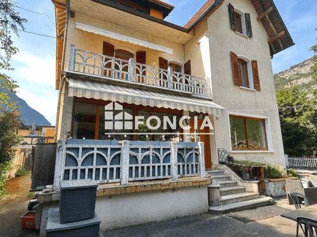Maison appartement avec studio, dépendances et potentiel locatif