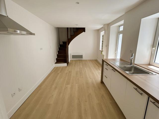 Maison appartement rénovée à TREMENTINES