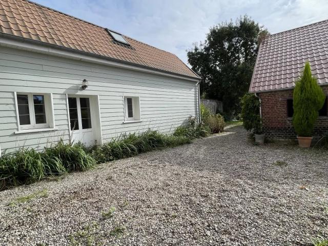 Maison atypique 5 chambres avec garage, carport et grand terrain