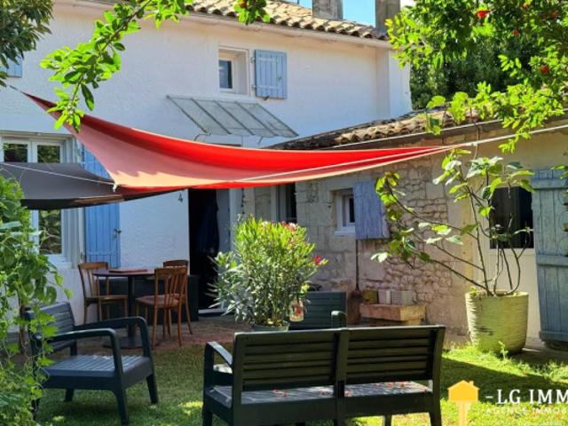 Maison atypique centre bourg avec jardin