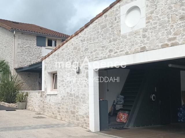 Maison Atypique Charentaise de 201m² au port de RIBEROU à Saujon